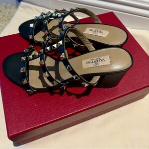 Valentino Garavani Rockstud Calfskin Leather Slide Sandals 60 mm — Black, EU 36